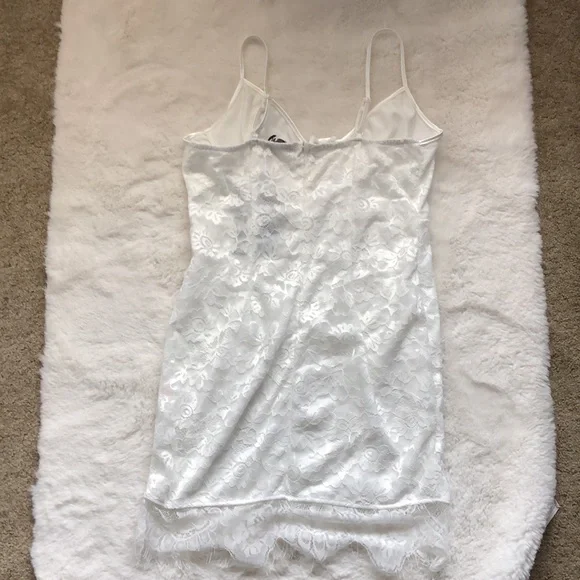 Pretty Little Thing PLT white satin lace body in dress - Picture 6 of 11